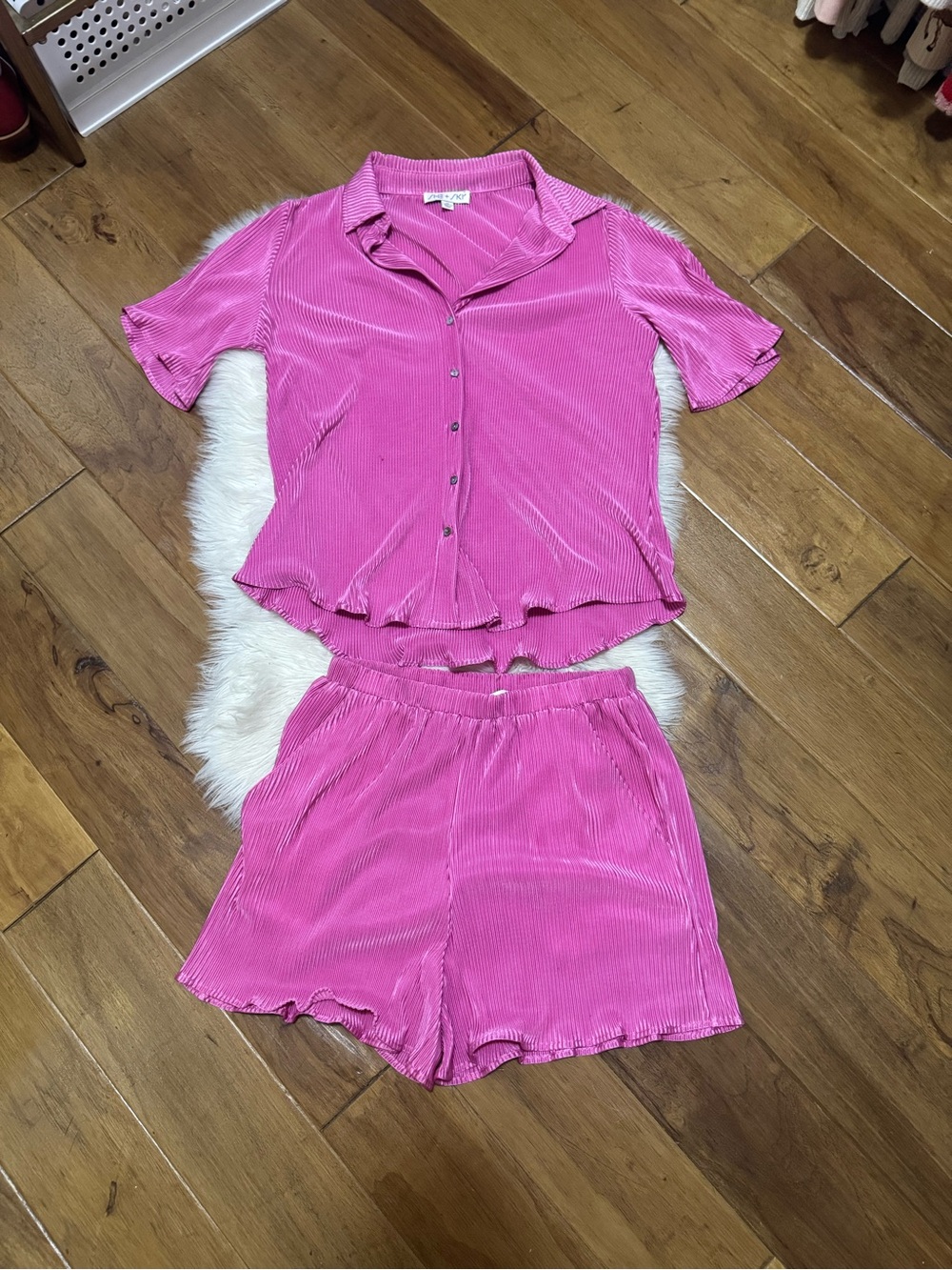 She + Sky Fuchsia Short Sleeve Button-Front Satin-Look Set